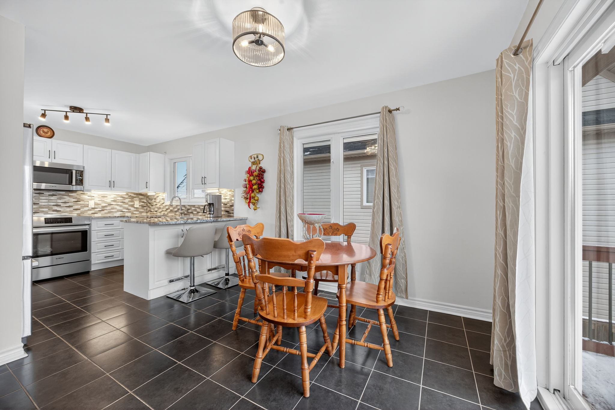 19 Grand Poplar Lane, Wasaga Beach, Ontario  L9Z 0C7 - Photo 48 - S12541640